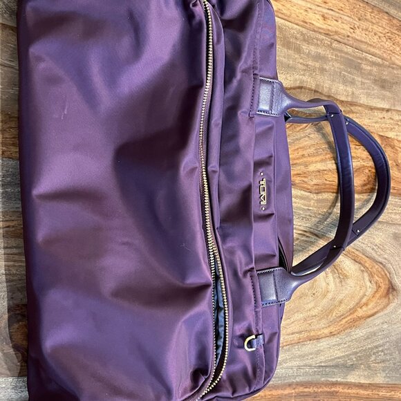 Tumi Voyageur Athens Carry-All - Picture 3 of 5
